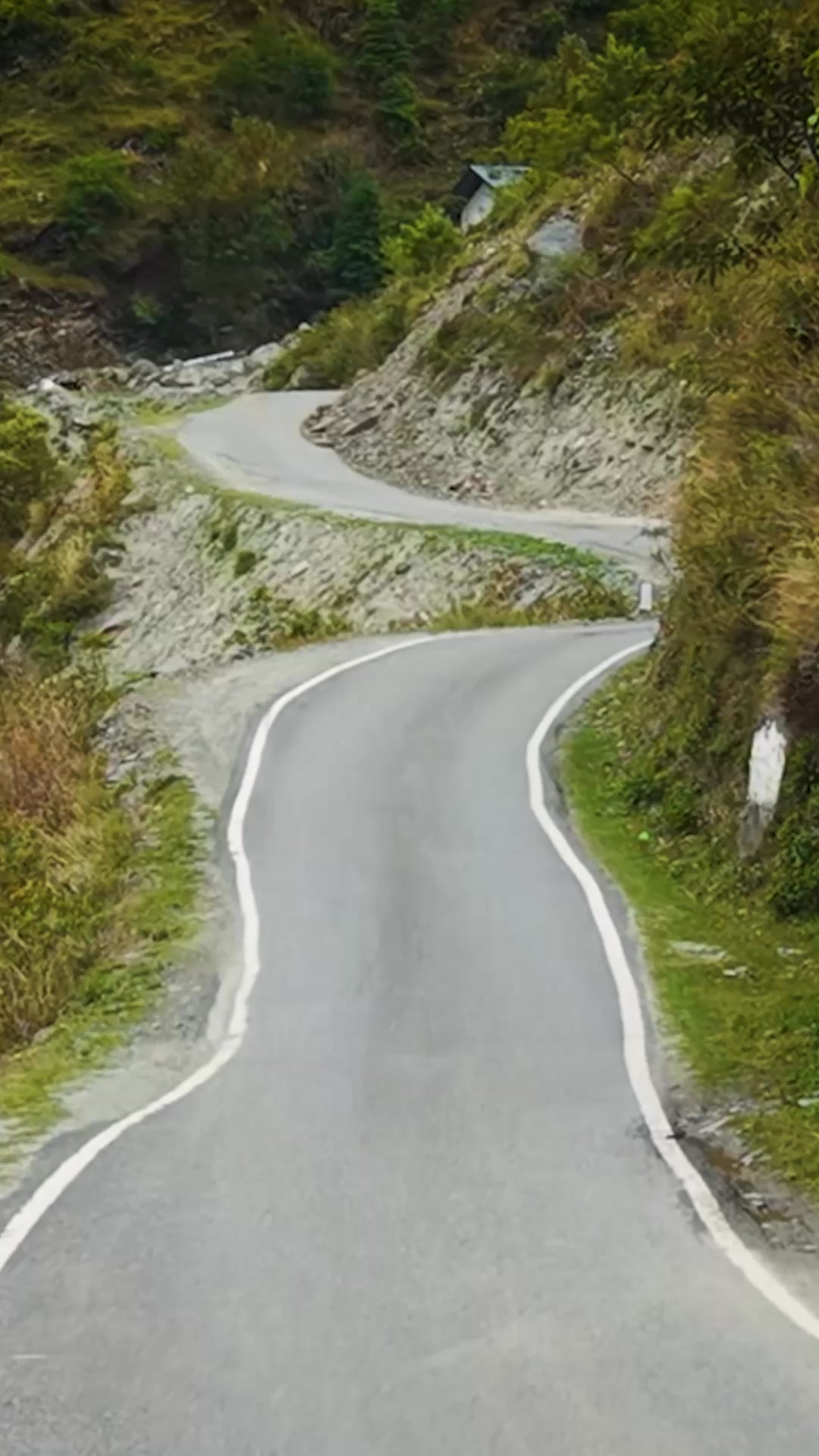 Curves that thrill, roads that invite. The Slavia makes every turn an adventure