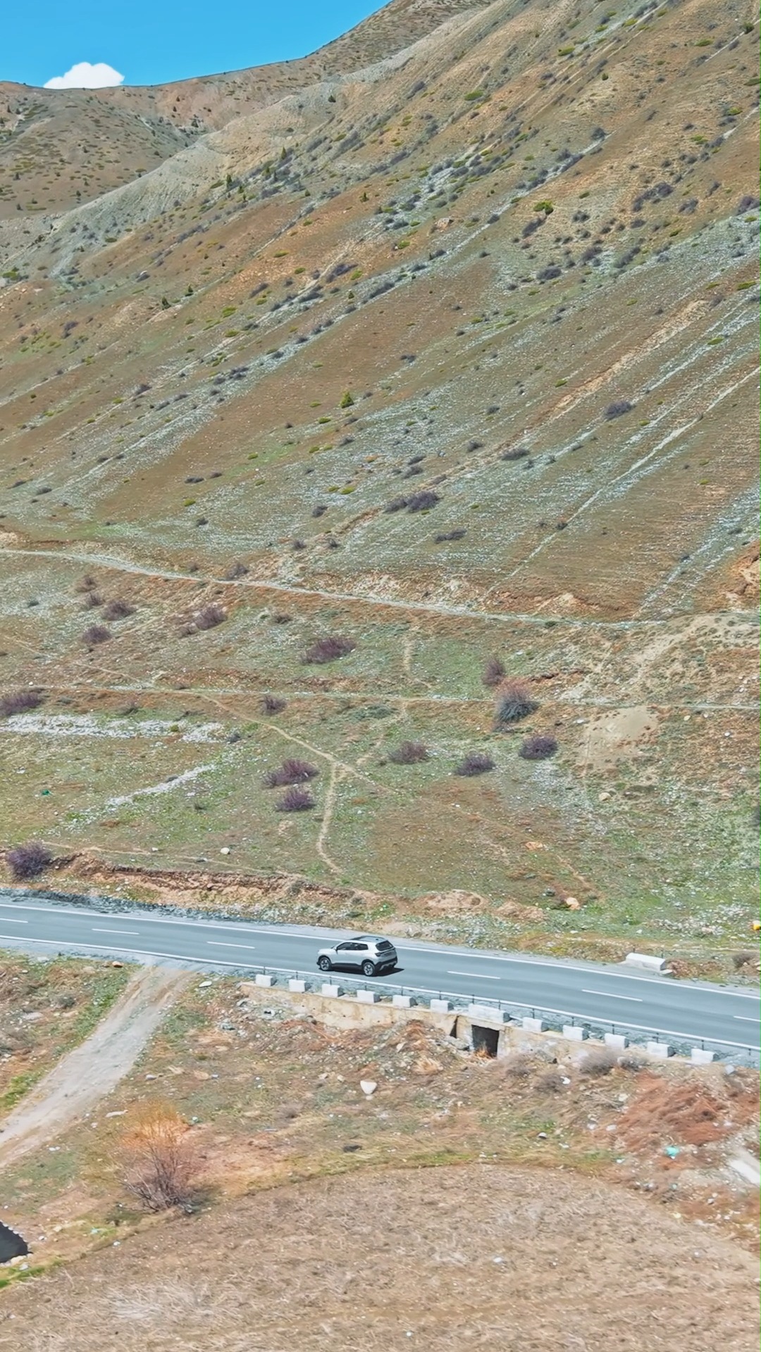 Just the road ahead and good company beside you. Thats what perfect drives in the koda Kylaq are made of