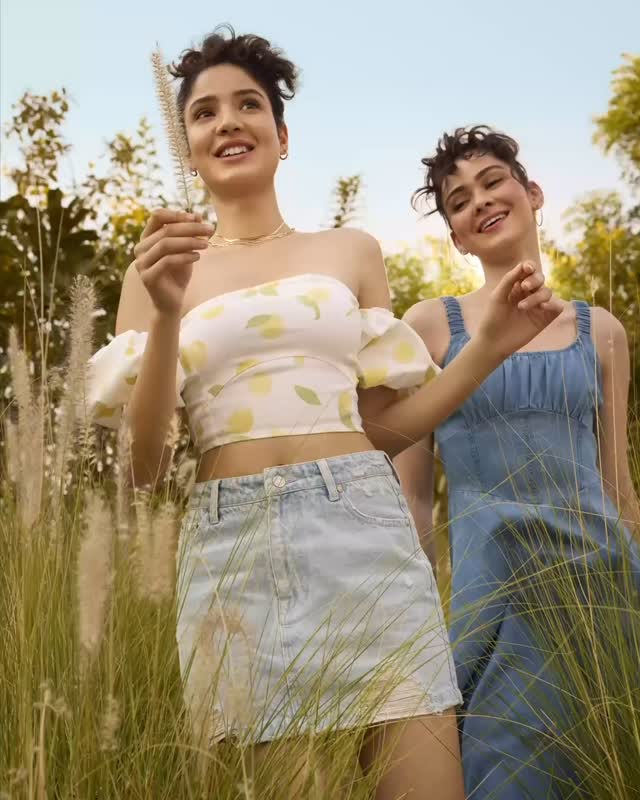 A field of flowers and you in Gingers Siesta. Farmcore meets daydreams in this collection kissed by sun and slow days