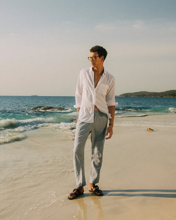 A lesson in understated colour play. Were crushing hard on white grey, and teal with beige