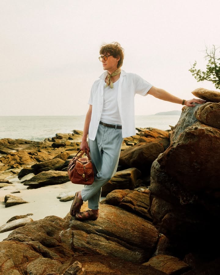 The art of traveling light. White and grey, with just the right pop effortless never looked this composed