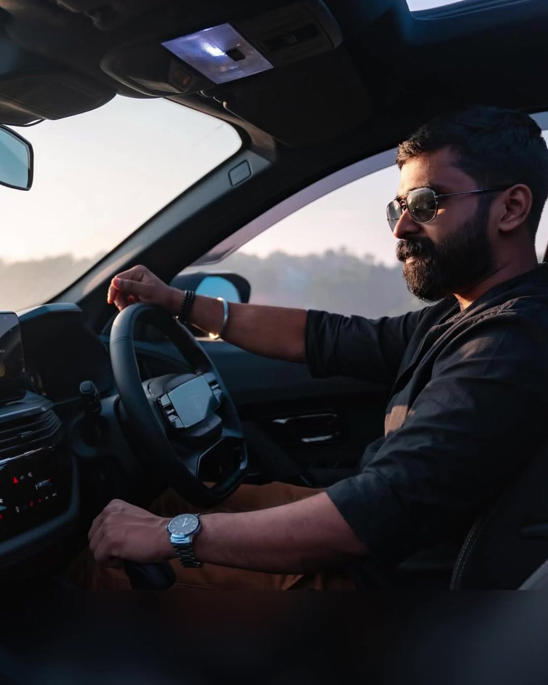 Adarsh is a sunroof paglu and we are all for the view TataHarrier Harrier TataMotorsMoments TataMotorsPassenger...