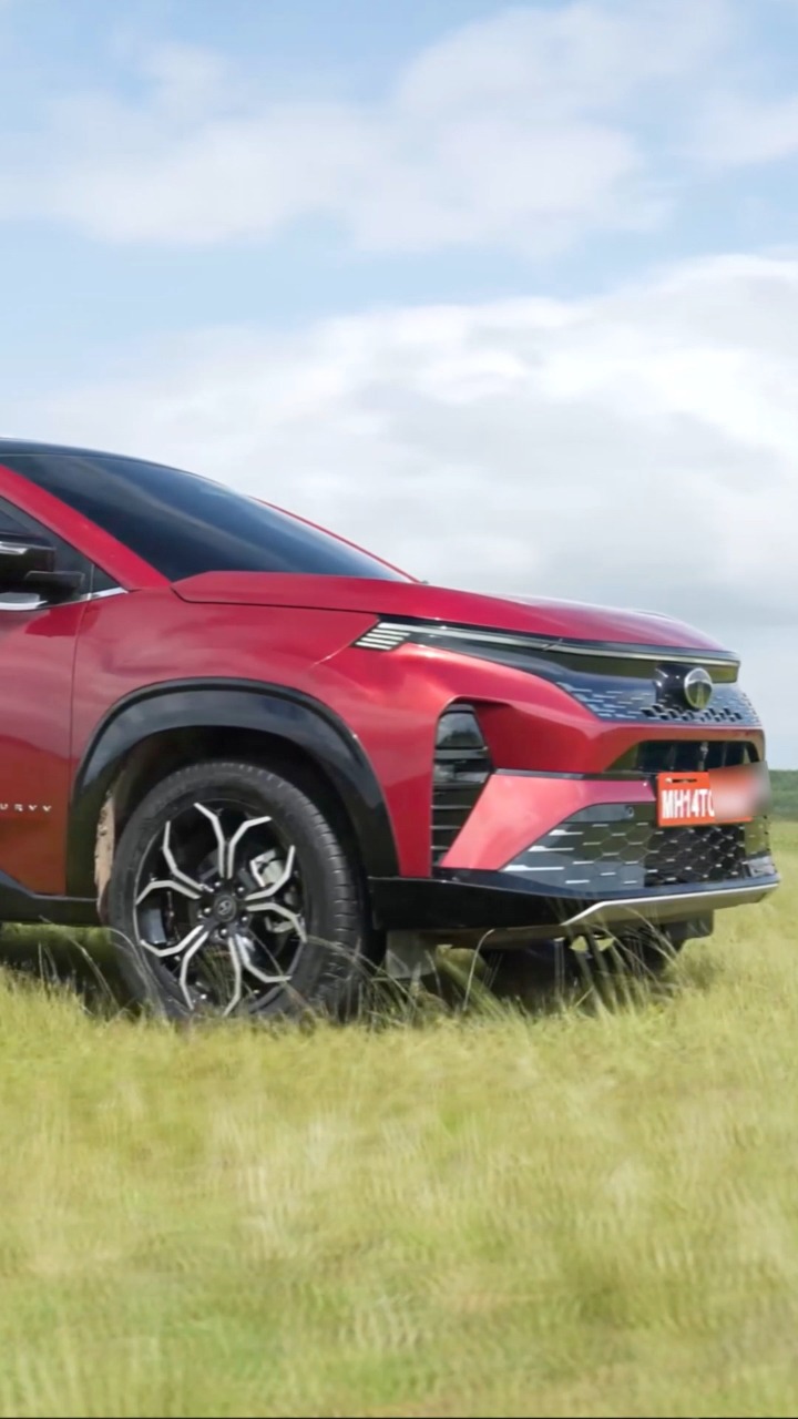 A single thumb slide. A whole Executive Lounge opens up. CURVVExecutive TataCURVV CURVV SUVCoupe TataMotors