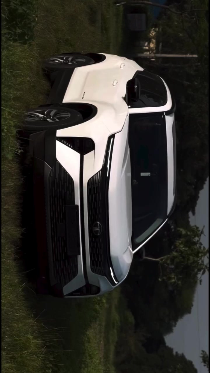 When Tanmay takes the wheel, the road takes notice. Thats Harrier presence