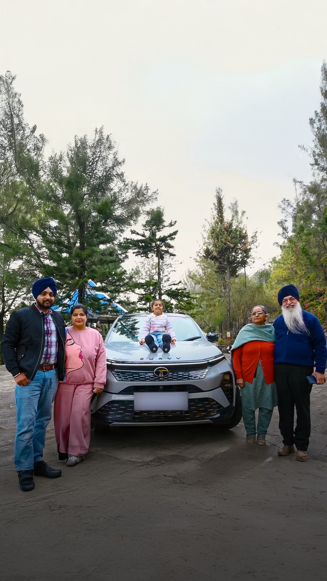 A family that drives the CURVV together, moves forward together