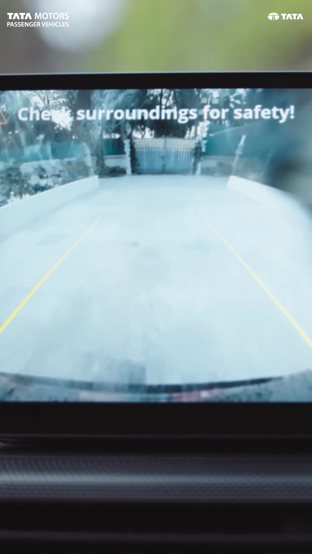 Crafted for those who expect more from every journey, more comfort, more power, more presence. Safari Red DARK delivers