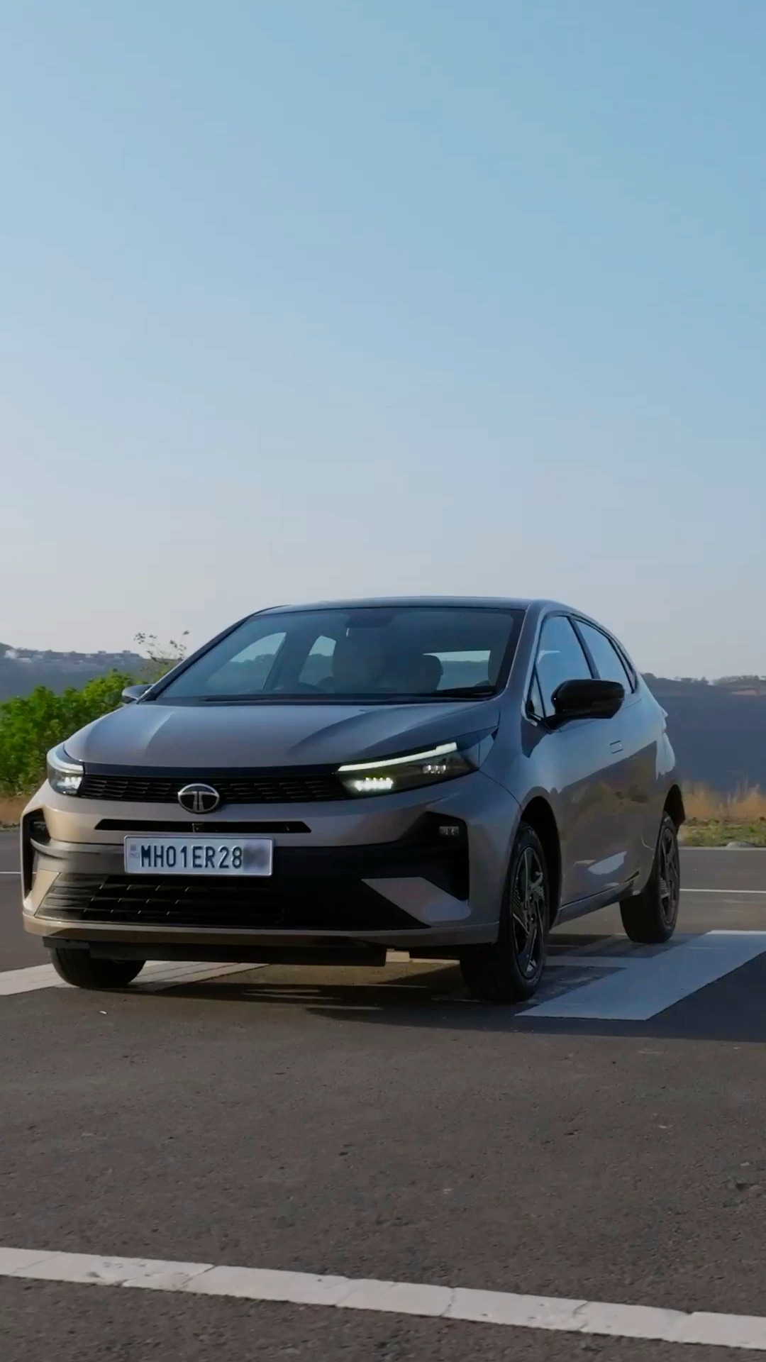 You start with one look, and it refuses to end there. Visit https bit.ly AllNewAltrozBookNow to book now