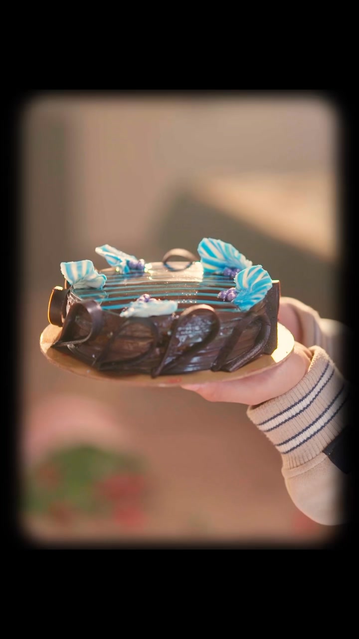 Remember the 90s Blueberry Fudge Its back and ready to steal hearts again The same rich chocolate and berry swirl just how your childhood remembers it Monginis BlueberryFudge FlashbackDessert 90sComeback MonginisFlashback SweetThr... Remember the 90s Blueberry Fudge Its back and ready to steal hearts again The same rich chocolate and berry swir...