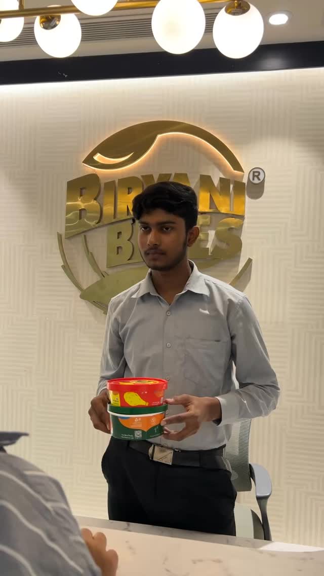 Baayaa kitna hua iska that one customer . 